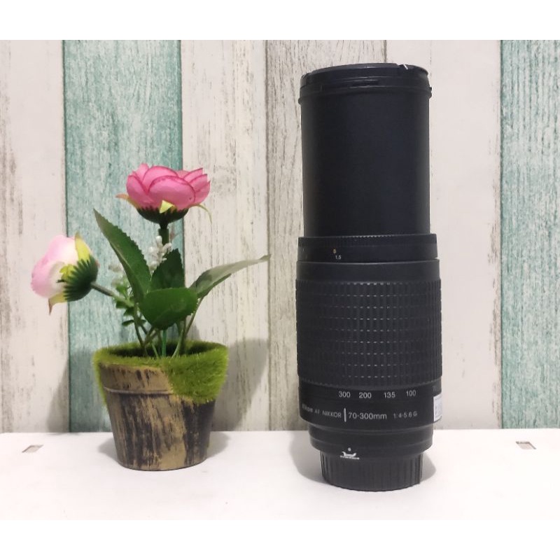 Lensa nikon af 70-300 mm bekas mulus