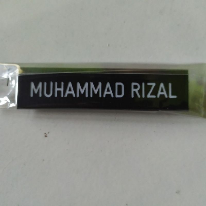 

Name tag dada