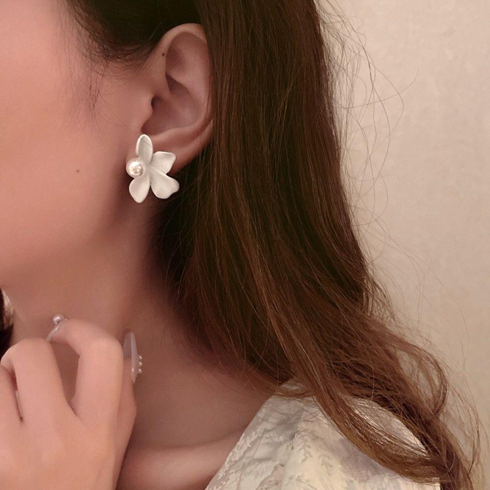 Mxbeauty Wanita Anting Pejantan Wanita Sederhana Fashion Cocok Perhiasan Telinga Hadiah Indah Temperamen Kelopak Bunga Anting Pejantan