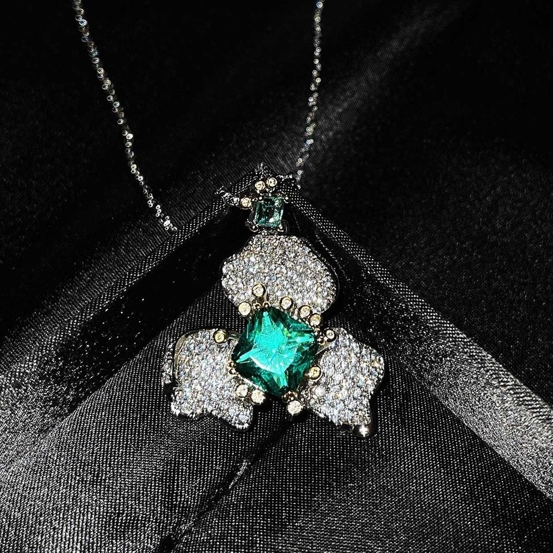 Dignified Generous Style Fashion Green Moissanite Jewelry Set