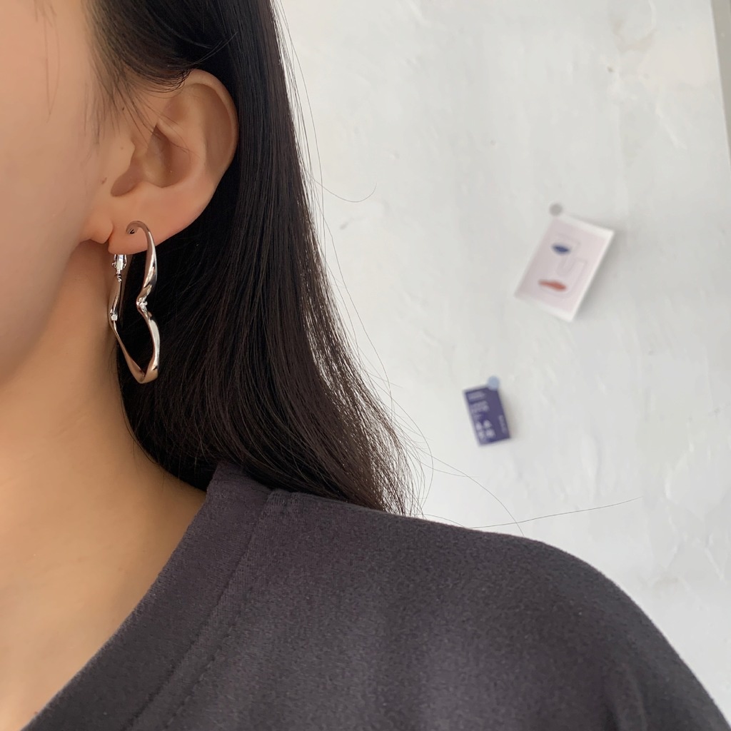 Anting Bentuk Hati Bahan Metal Gaya Simple Serbaguna Untuk Aksesoris