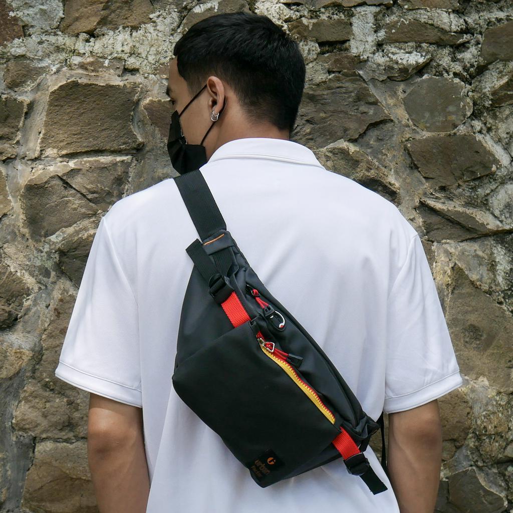 Tas Selempang Dada Pinggang Waistbag Pria Casual Trendi Model Terbaru Hitam Original Urban Clmb