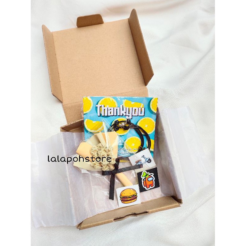 box dan gelang couple magnet inisial murah dengan box ( sudah dapat 2 gelang / couple )