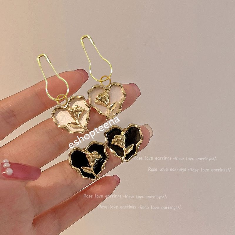 A17 anting hijab love mawar hitam gold_anting jilbab