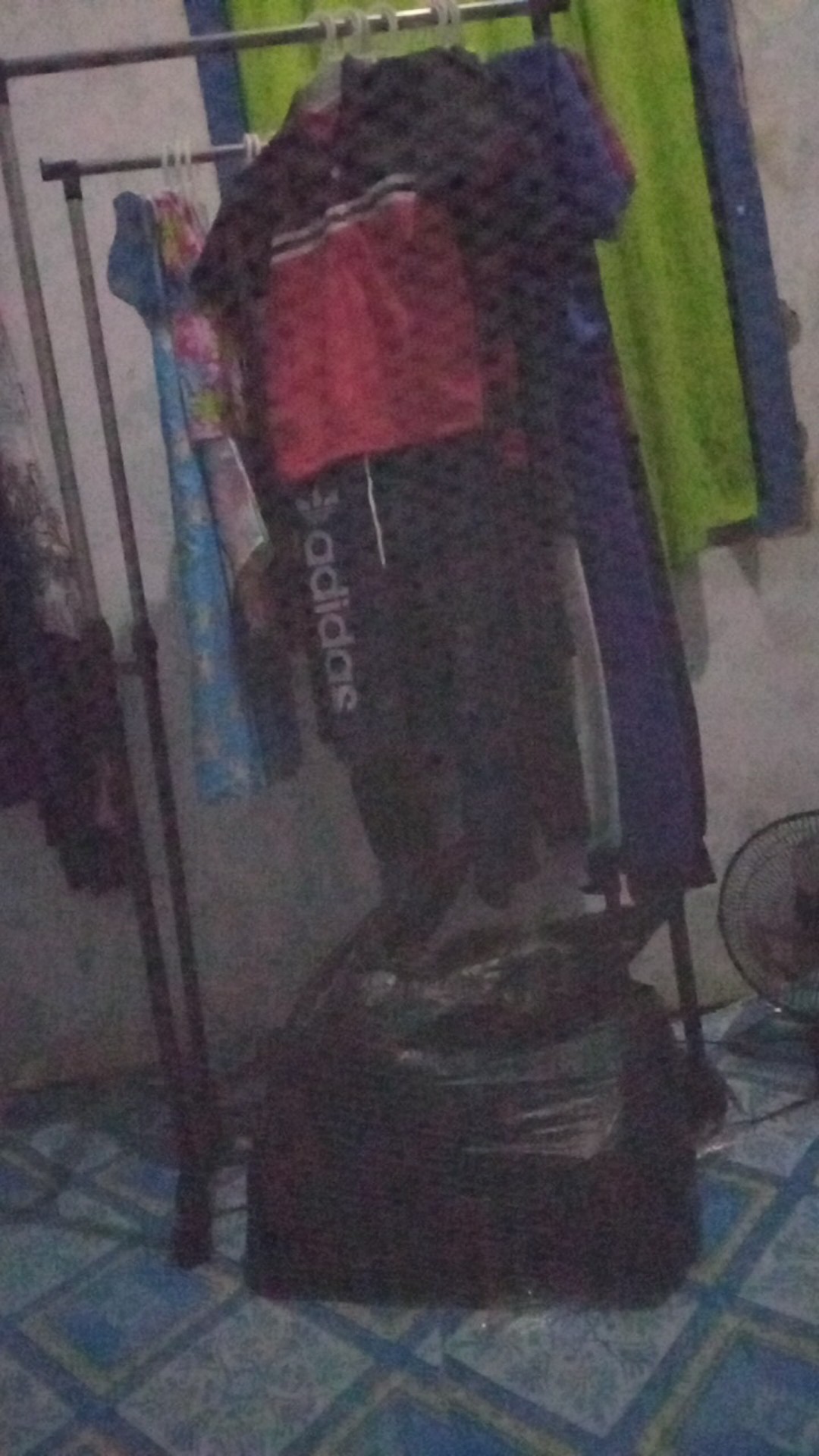 Stand Hanger Ganda Portable Tanpa Lengan