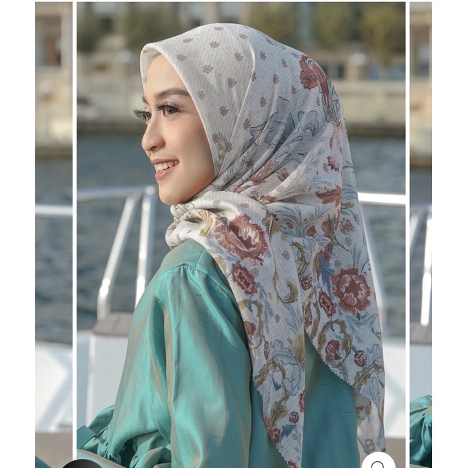 Buttonscarves The Royale series - White
