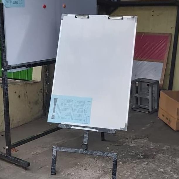 

Office & Stationery | Alat Tulis | Flipchart Segitiga 60 X 90 Cm | Best Seller