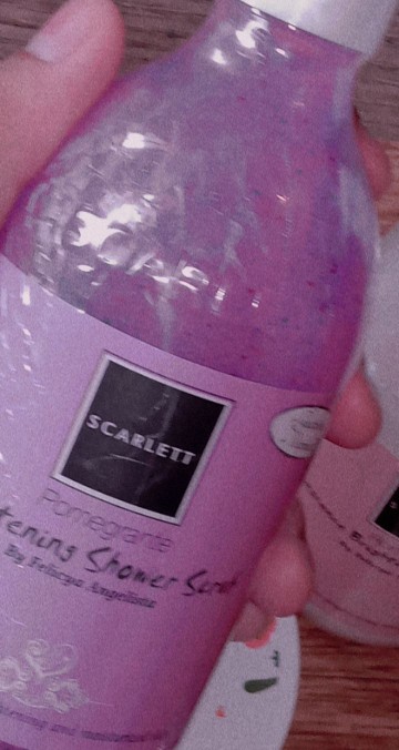 Scarlett Whitening Shower Scrub Ori