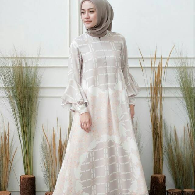 BELLE DRESS WEARING KLAMBY