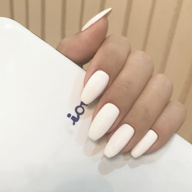 We Flower 24pcs Kuku Palsu Full Cover Warna Putih Susu Matte Dengan Lem Untuk Manicure Wanita