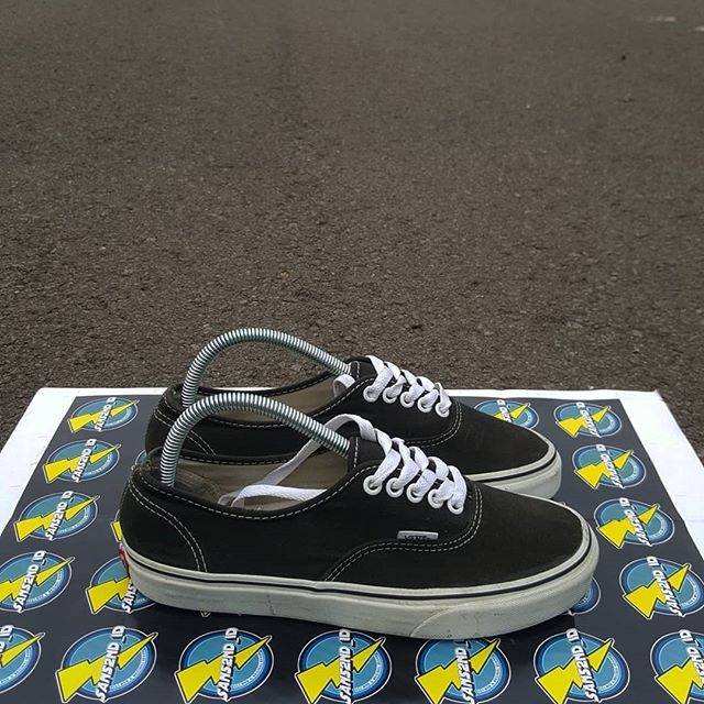 Vans Authentic Black White Size 39 Original Second