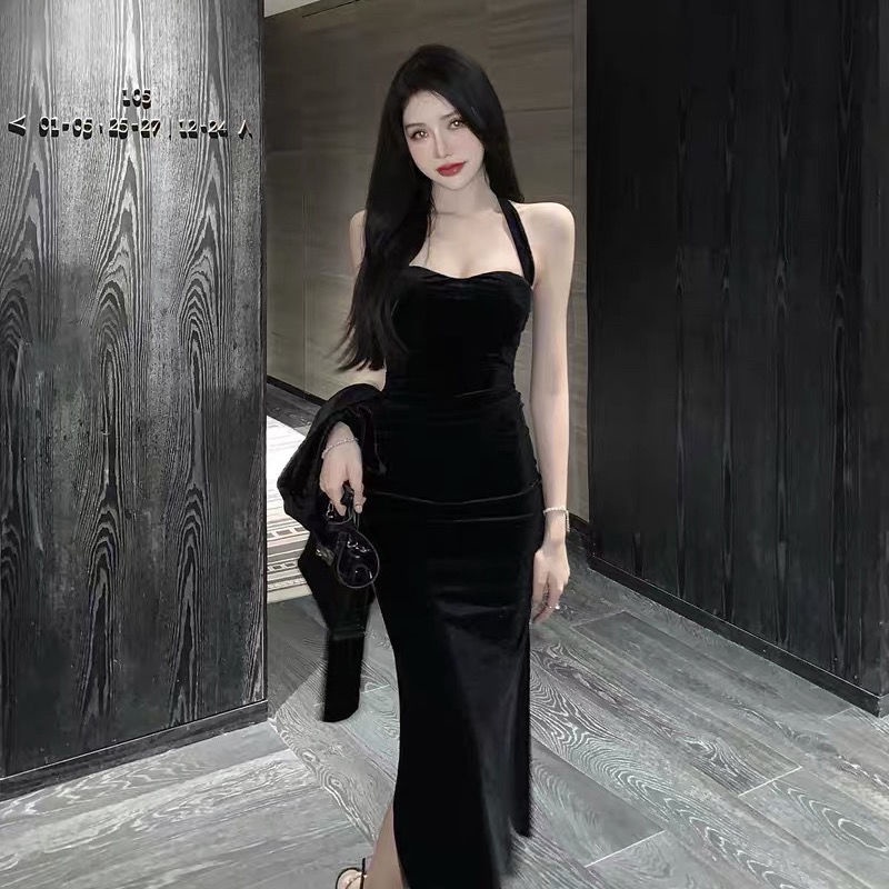 Red Selebriti musim gugur dan musim dingin seksi dan feminin beludru emas halter leher gaun hangat lipit daging penutup tas pinggang rok panjang pinggul