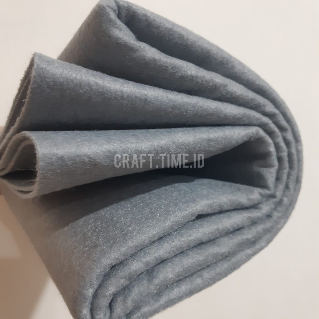 KAIN FLANEL / FELT IMPOR TEBAL 1 METER-SILVER