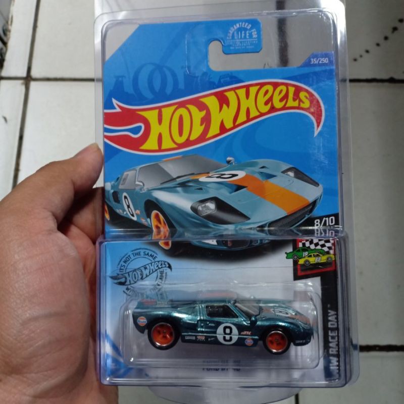 Hotwheels Super Treasure Hunt Ford GT-40 Acta Card