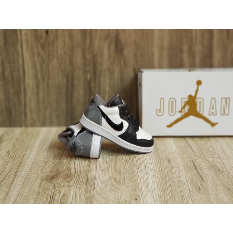 Sepatu Anak Laki dan Sepatu Sneakers Anak Perempuan Jordan Kids Sepatu Anak Laki Laki 10 Tahun Sepatu Anak Sneakers Laki Laki Perempuan Nike Jordan low Grade Original