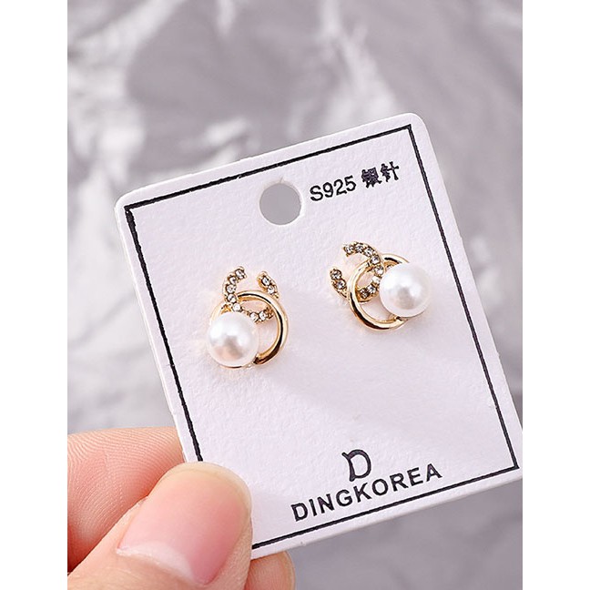 LRC Anting Tusuk Fashion Golden C-shaped Diamond Earrings D66094