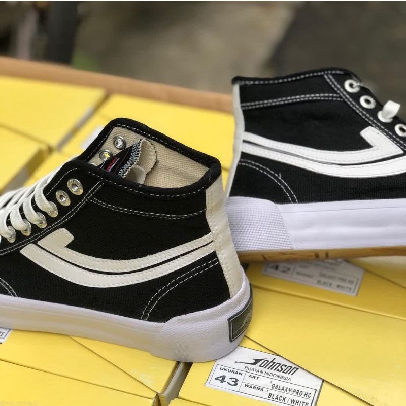 Sepatu Jhonson Galaxy Pro High Black White - Johnson original