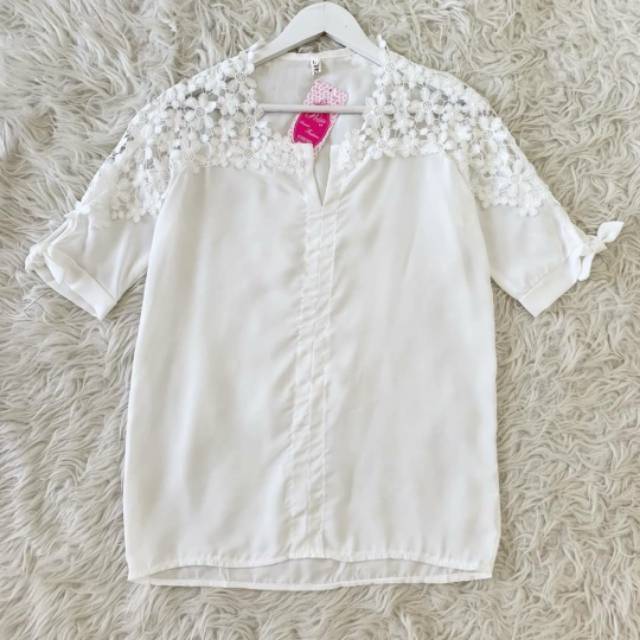 Weysi Crochet White Blouse