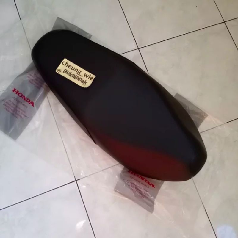 77200KWWA80 Sadel Jok komplit sadel Honda Absolute Revo Fit 2012 body new Karburator ori AHM