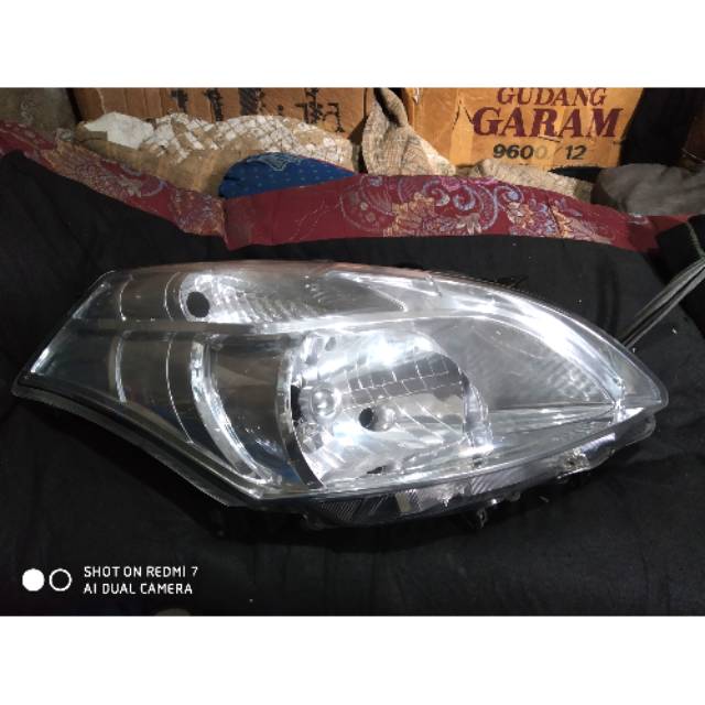 Headlamp atau lampu depan mobil suzuki ertiga atau r3 original