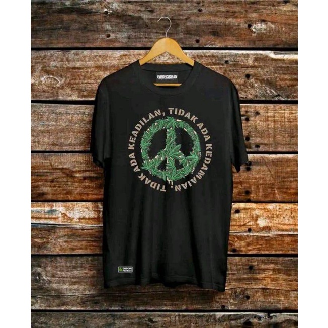 KAOS DISTRO ORIGINAL. KAOS DAUN GANJA 420 KAOS TIDAK ADA KEADILAN. TIDK ADA KEDAMAIAN. KAOS DISTRO M