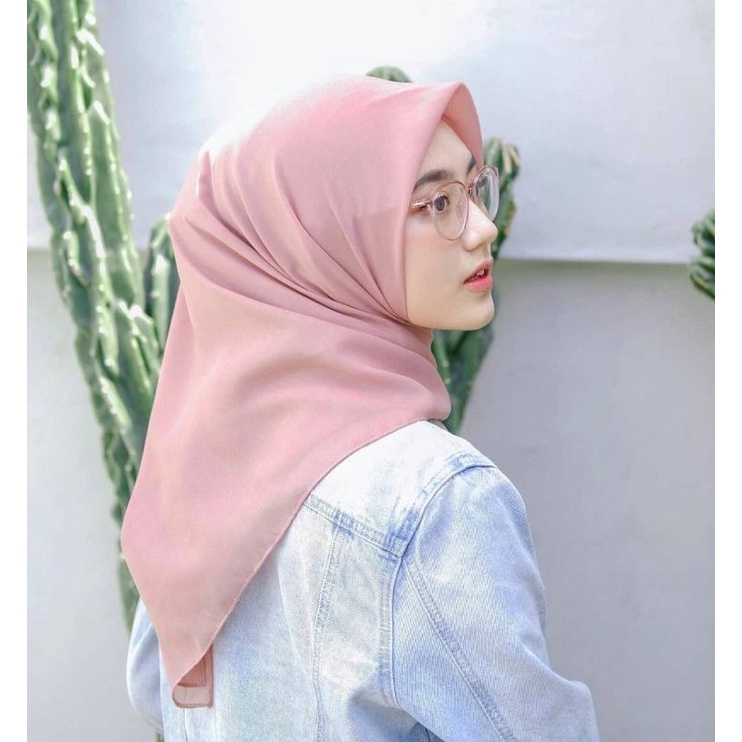 HIJAB BELLA SQUARE / SEGIEMPAT POLLYCOTON / POTTON SENJA-BELLA Candy