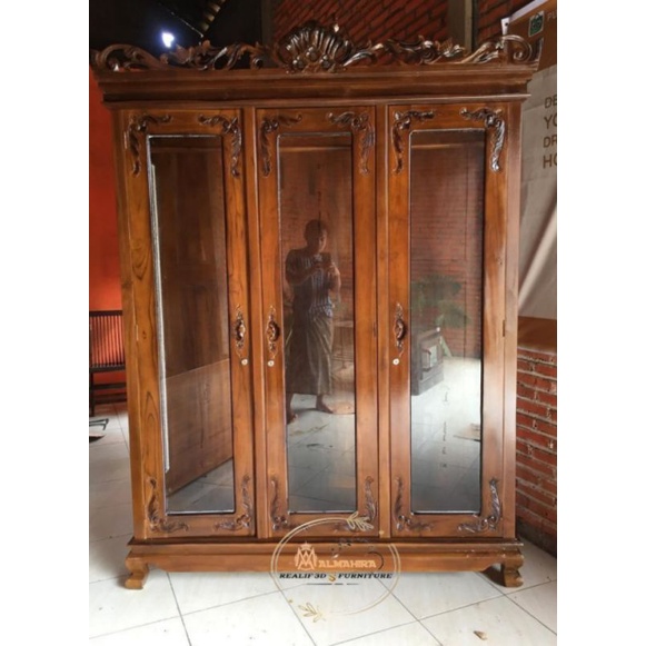Almari-Gamis-Kaca-3 Pintu-Ukir-Jati Perhutani-200x160cm