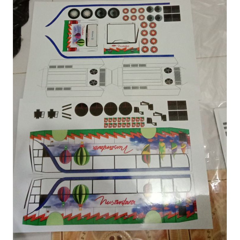 Lembaran Papercraft Bus Skala 1:30 Laminasi Glossy