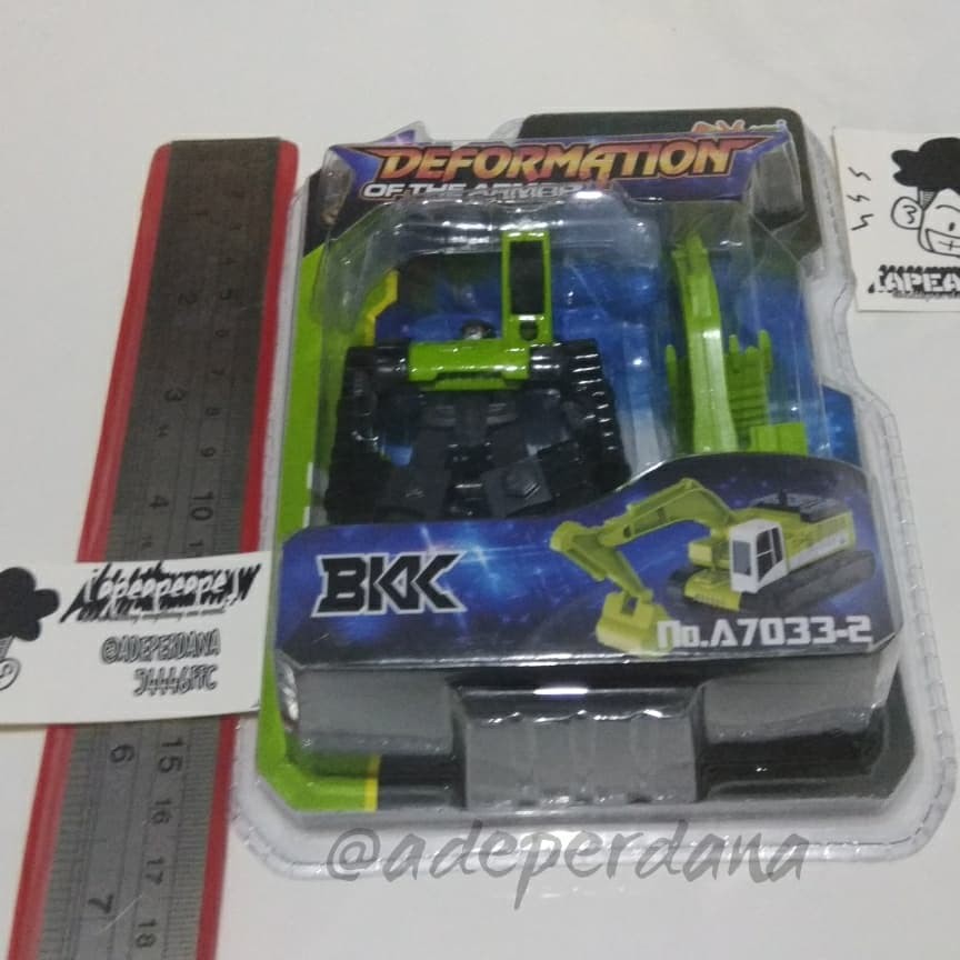 Metal Deformation Of The Armor No A7033-2 Mainan Transformers Mini