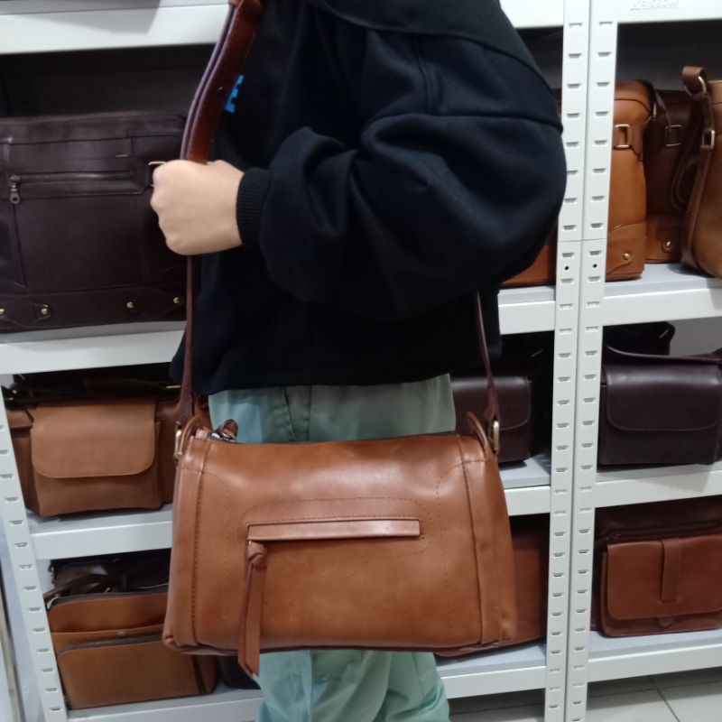 tas wanita kulit/tas slempang cewek/asli kulit/sukaregang garut