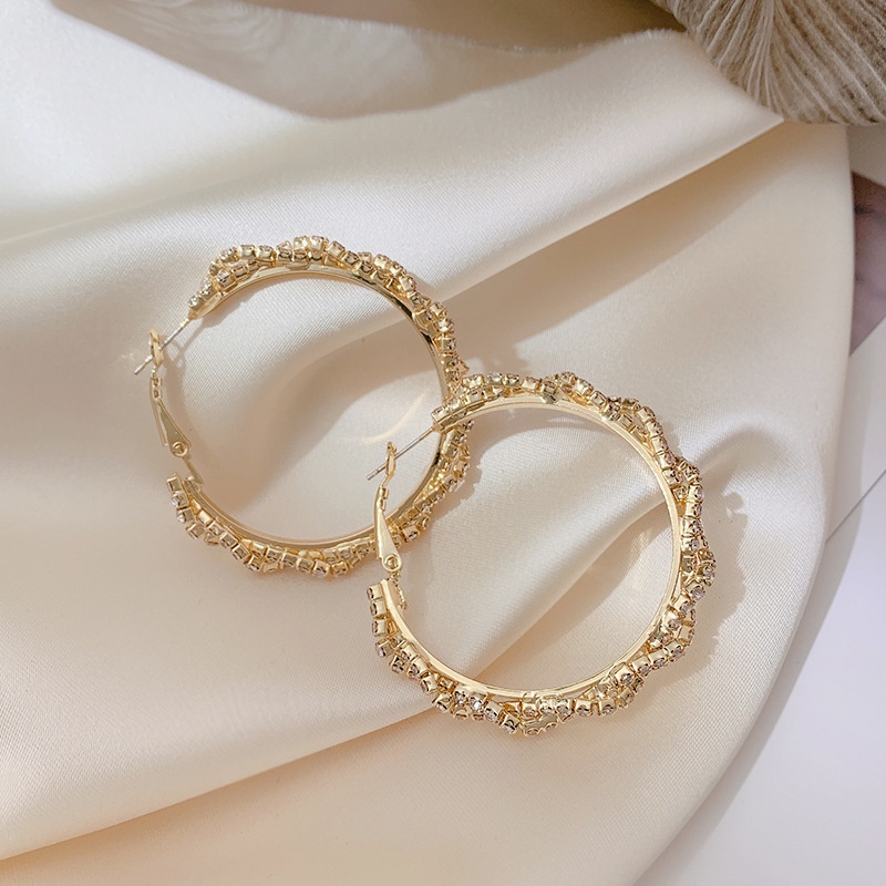 Anting Bentuk Lingkaran Besar Aksen Kristal Serbaguna Untuk Perempuan