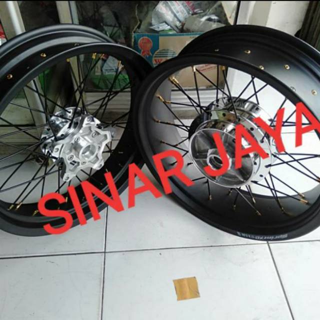 sepaket velg jari 300 350 17 yamaha xsr 155 Vixion r vva R15 v3