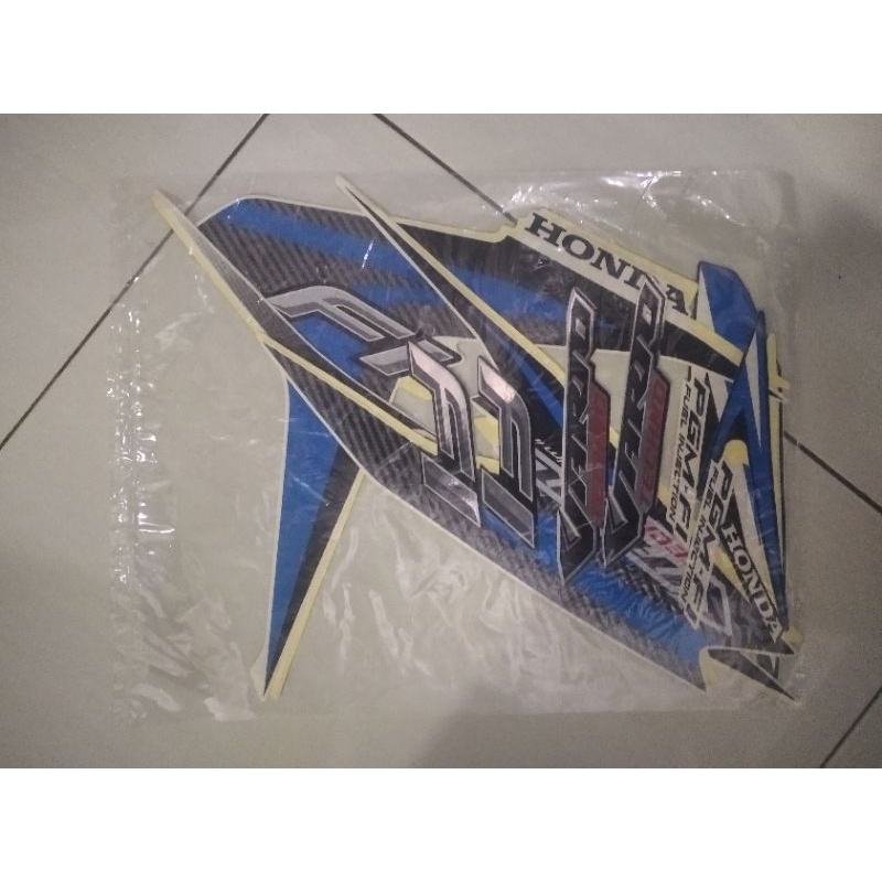 striping motor vario techno 125 thn 2012 putih lis biru