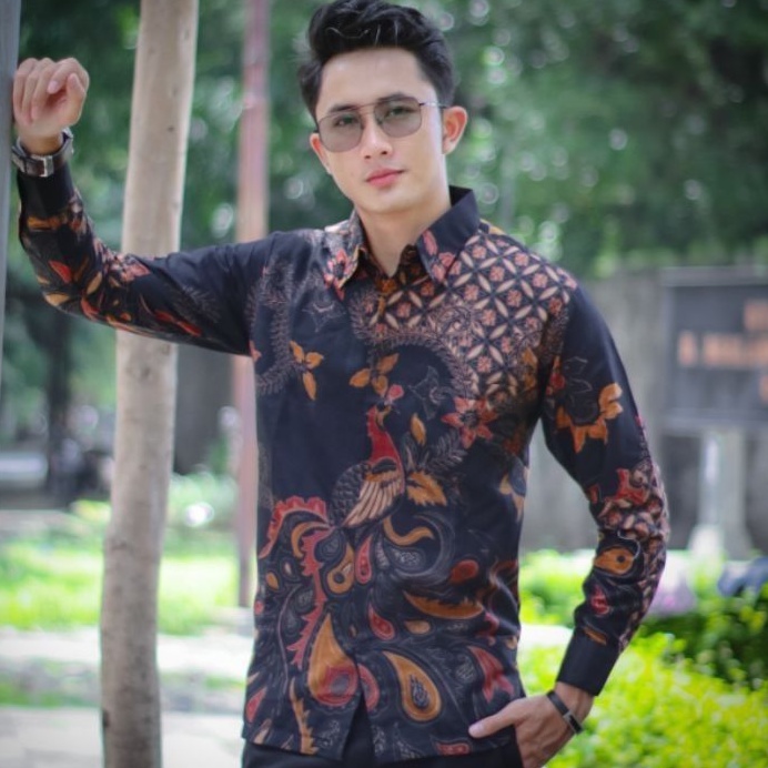 BATIK COWO WARNA HITAM PREMIUM TERBARU / KEMEJA BATIK  LENGAN PANJANG HITAM OMOTIF MERAK / HEM BATIK LAPIS FURING BADAN ORI SOLO