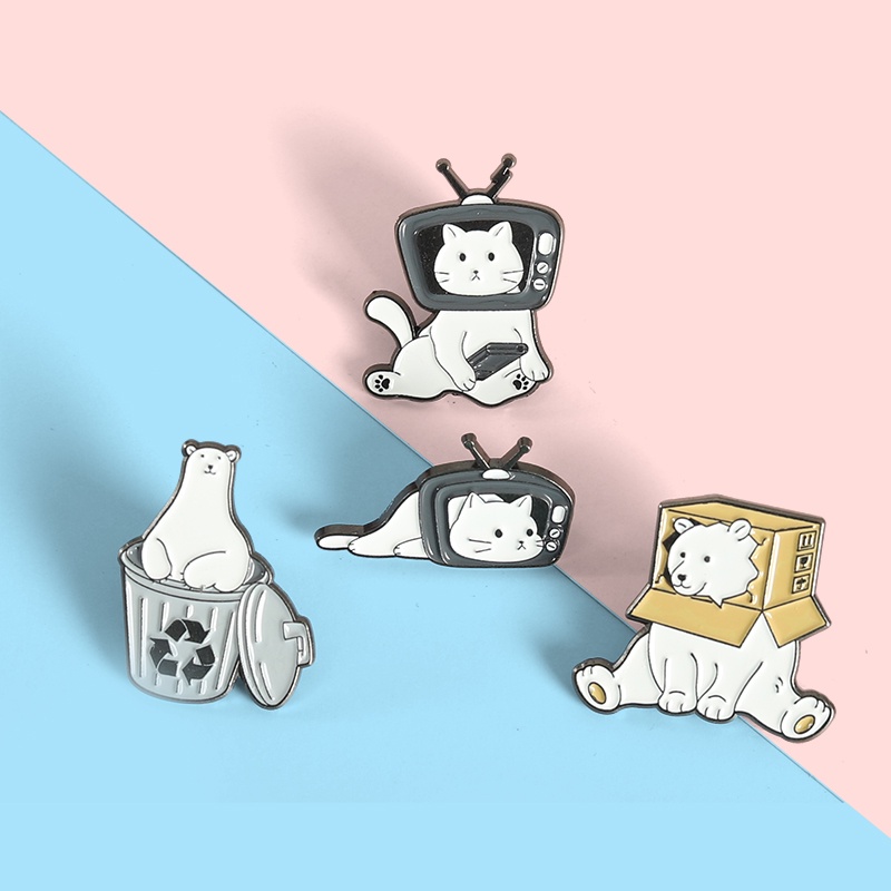 Bros Pin Enamel Desain Kartun Hewan Kucing / Tv / Beruang Untuk Hadiah