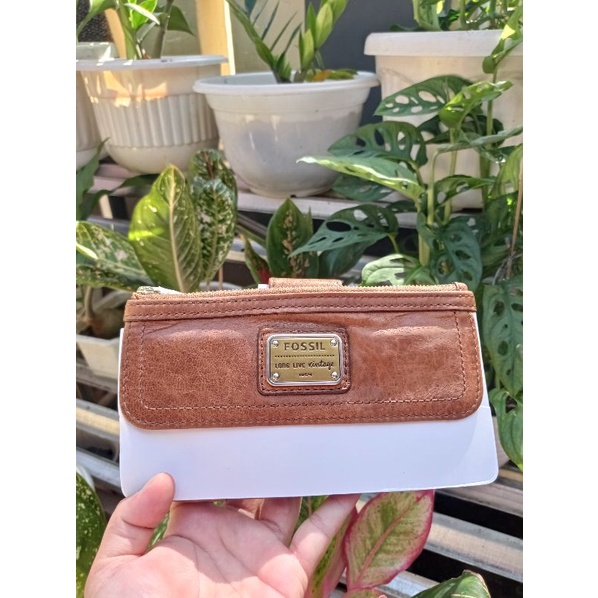 dompet fossil cewek emory clucth saddle