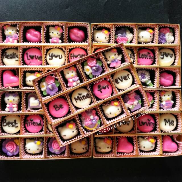 

Kado coklat valentine day cokelat pelangi box sekat 12
