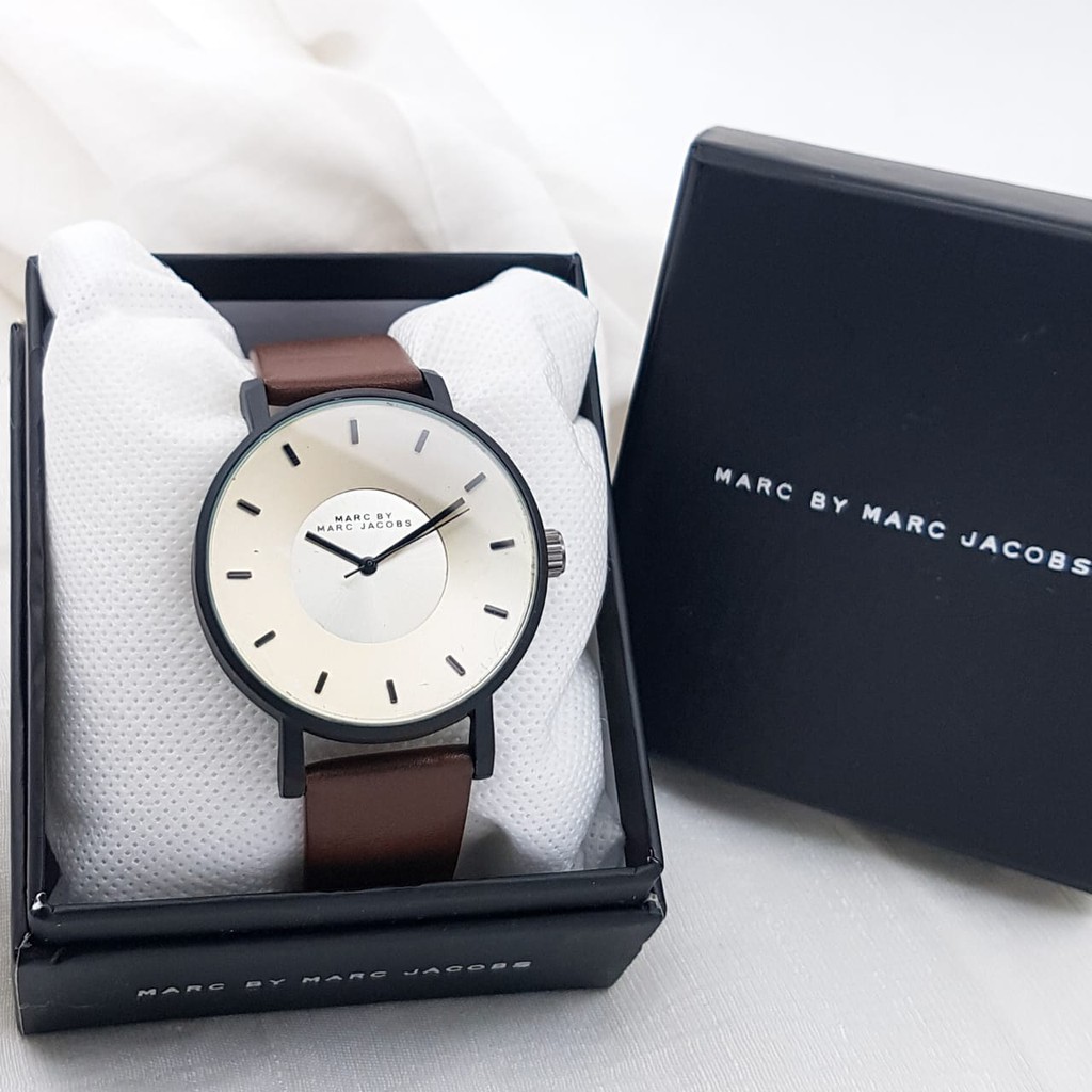 Jam Tangan Pria Analog Tali Kulit + Kotak