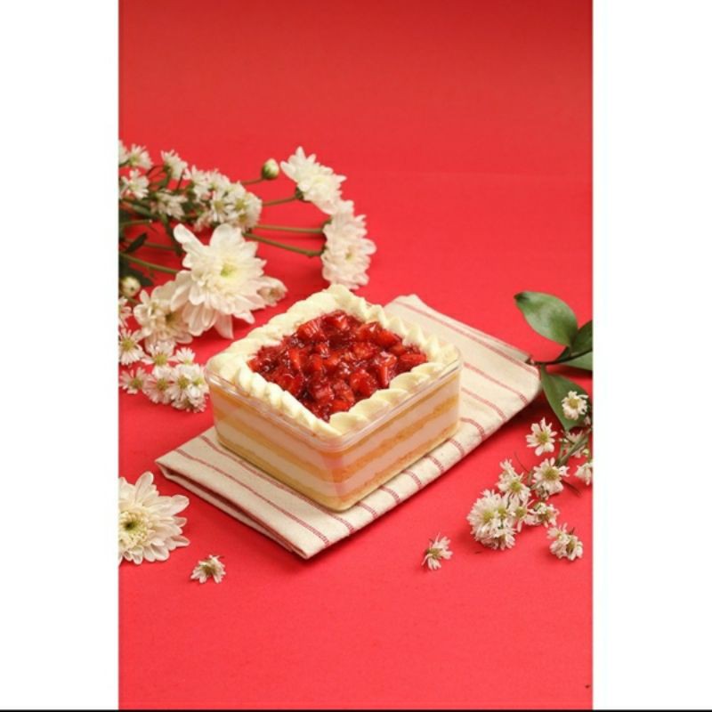 

Sweet Life Dessert Box / Petite Strawberry Shortcake