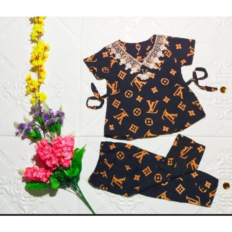 SETELAN ANAK MOTIF LV TERBARU TERLARIS,USIA 1-6 TAHUN