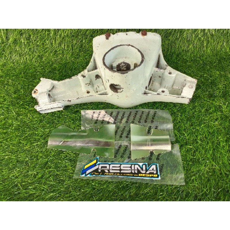 plat tutup stang bawah vespa super sprint bahan seperti original