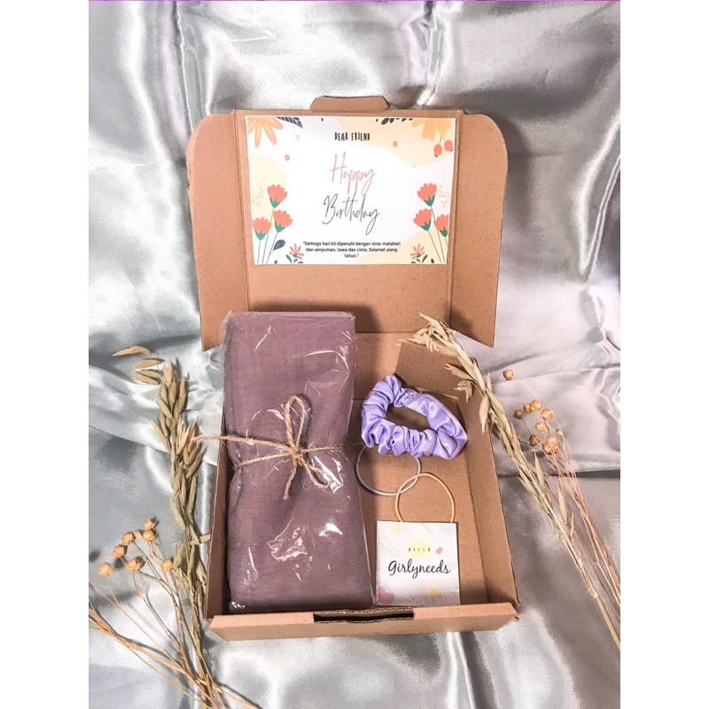 

hampers hijab/ hampers lebaran/ giftbox/ kado wisuda/ kado ultah/ kado anniv
