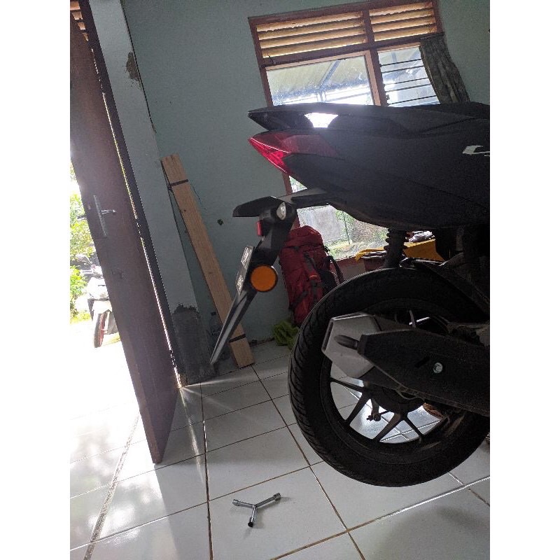 mata kucing belakang bulat vario vietnam plus breket / mata kucing bulat / mata kucing motor