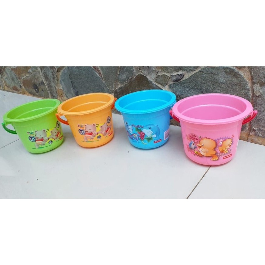 EMBER PLASTIK UKURAN 0,5 G/GALON/EMBER KECIL LION STAR/DENGAN GAGANG