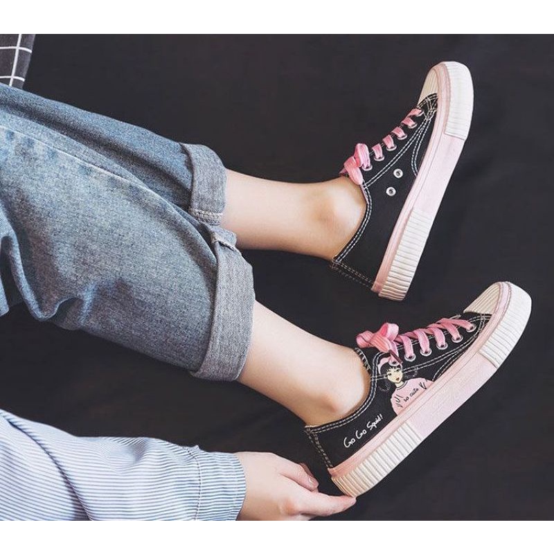 Sepatu Sneakers Cewek Keren Terlaris