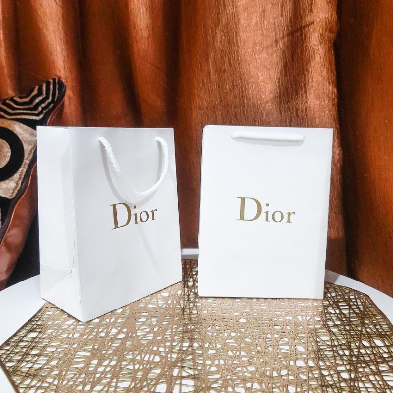 

Paper Bag Dior Size Small Tempat Kotak Hadiah Parfum Perhiasan Branded Kecil
