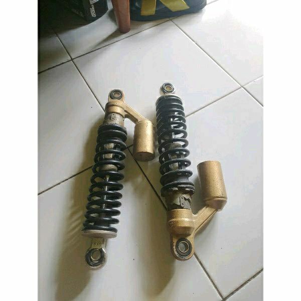 Shockbreaker belakang tirev SKR