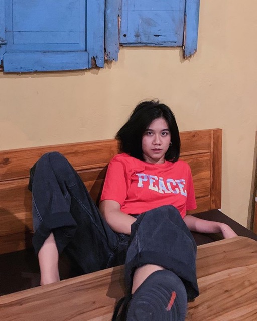 Kaos tshirt Pull and bear Peace merah original