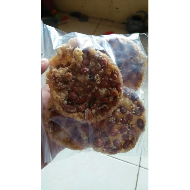 

peyek kacang bulet