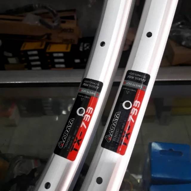RIMS ARAYA TX 733 SILVER 32H
